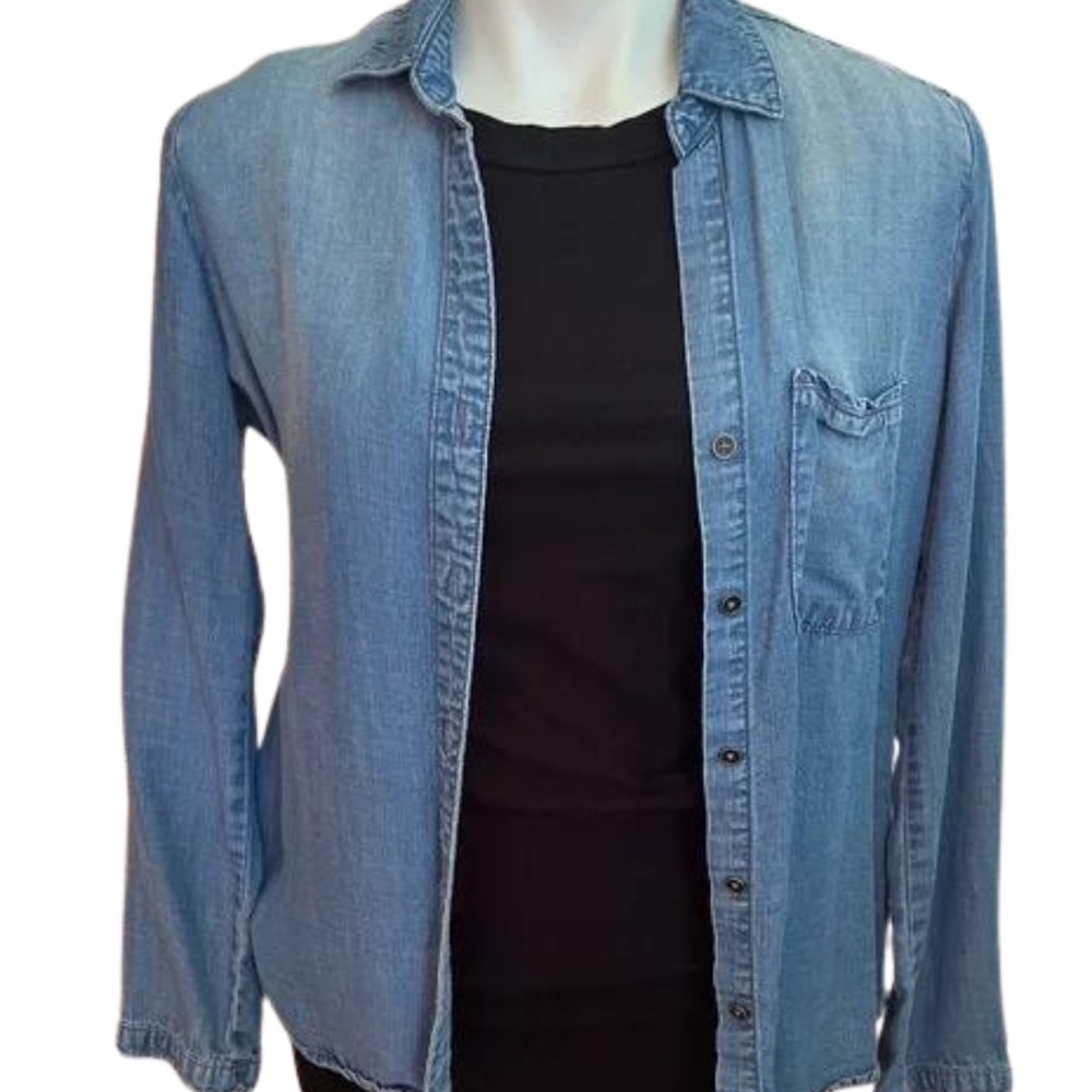 Anthropologie Cloth & Stone Chambray Denim button down shirt, size XS.